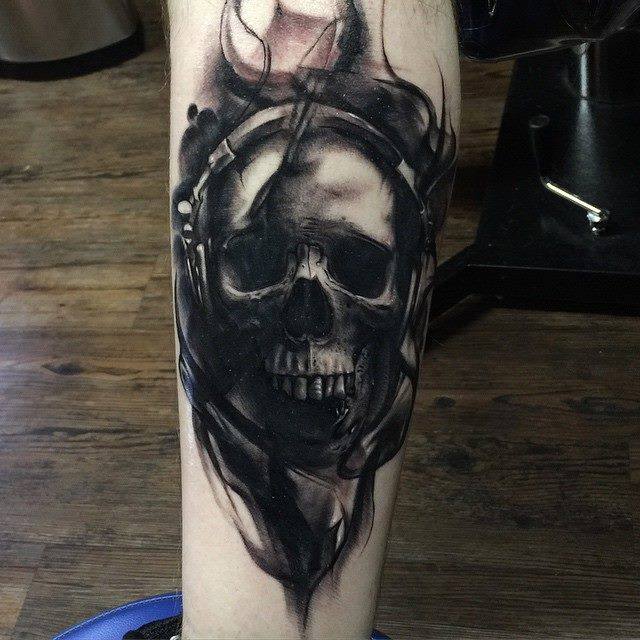 Black Ink Skull Tattoo On Leg By Rember orellana