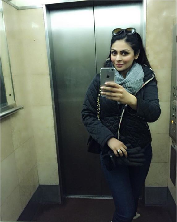 Neeru Bajwa selfie before shoot as shared on Facebook