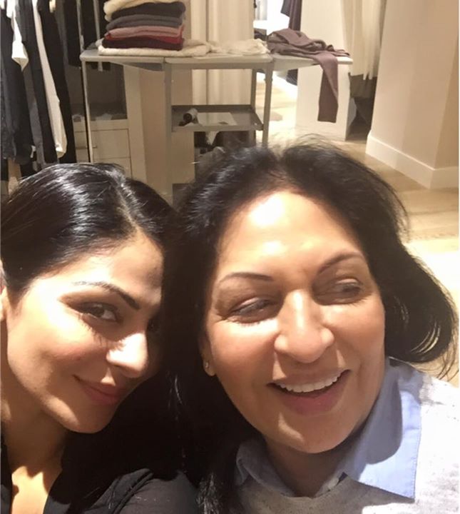 Neeru Bajwa's selfie with her mom shared on facebook