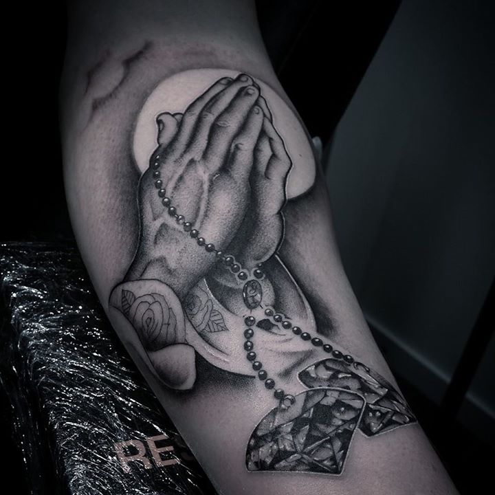 Black Ink Praying Hands Tattoo by Didson Scripts