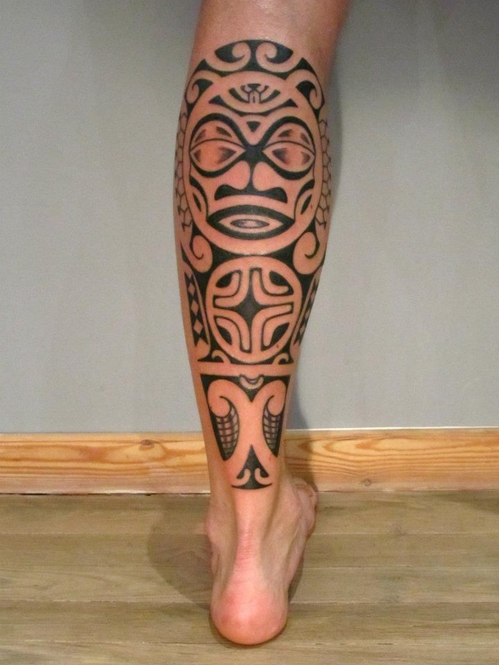 Black Maori style calf tattoo by Perle Noire