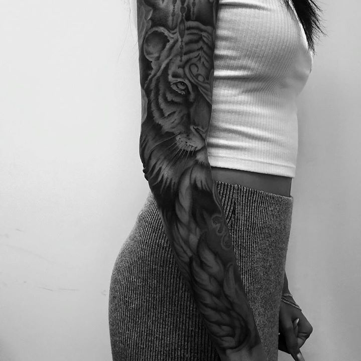 Full sleeve tiger tattoo by Didson Scripts