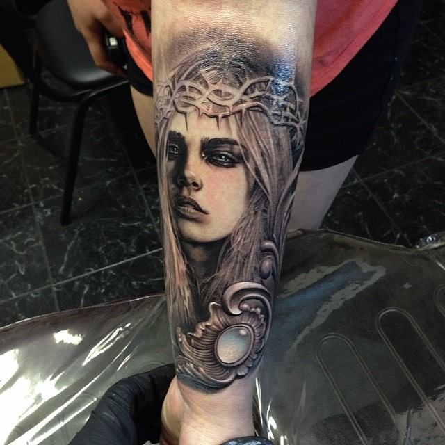 Girl wearing crown of thorns tattoo by Rember orellana