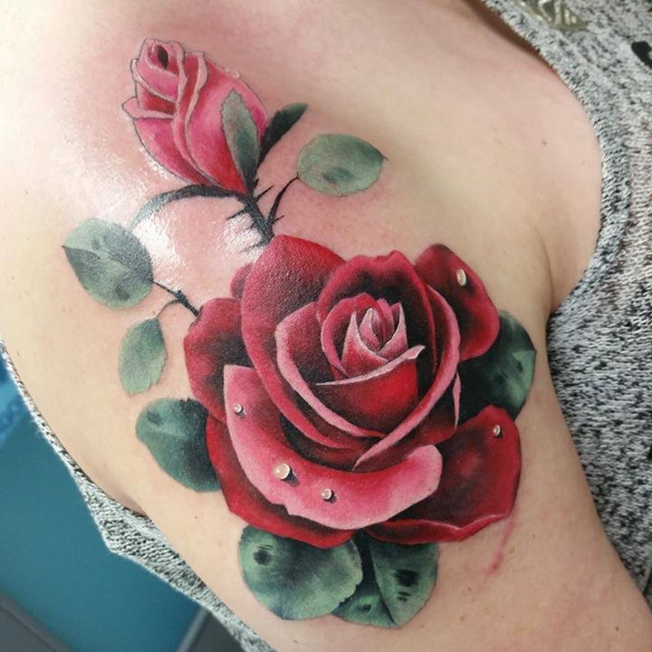 Realistic red roses with dew tattoo on shoulder