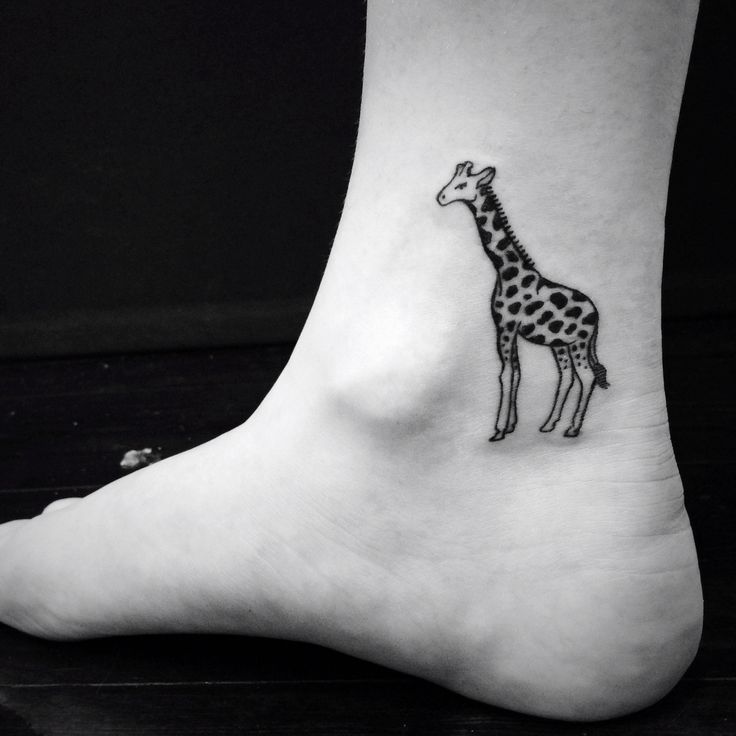 3 Awesome Giraffe Tattoos For Ankle