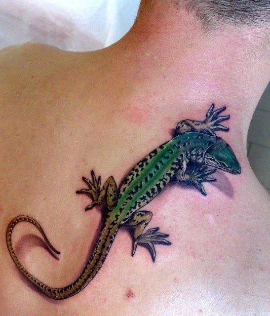 Realistic 3D Green Lizard Tattoo On Upper Back