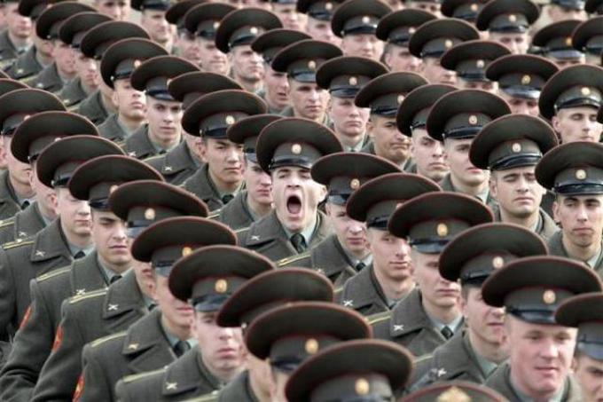 Army Yawning In The Parade Funny Picture