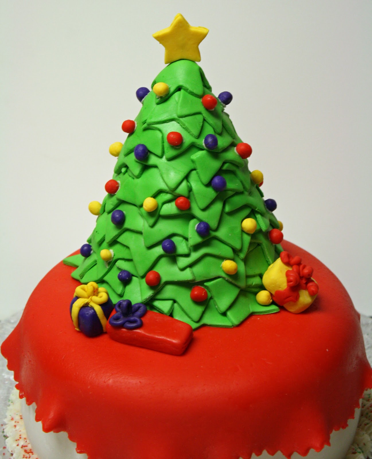 Beautiful Christmas Tree Cake