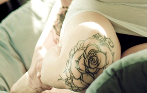 Black Rose Tattoo On Girl Right Knee