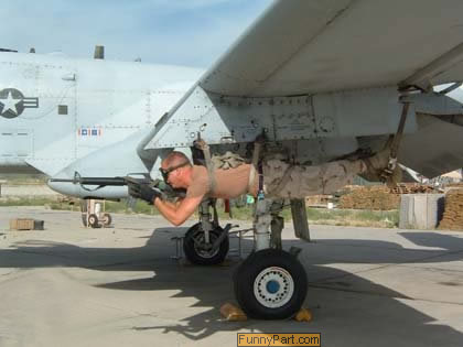 Canadian Army Hanged In Aeroplane Funny Picture