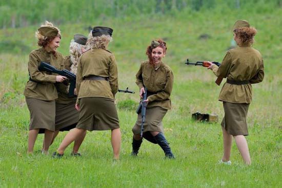 Funny Ladies Army Playing