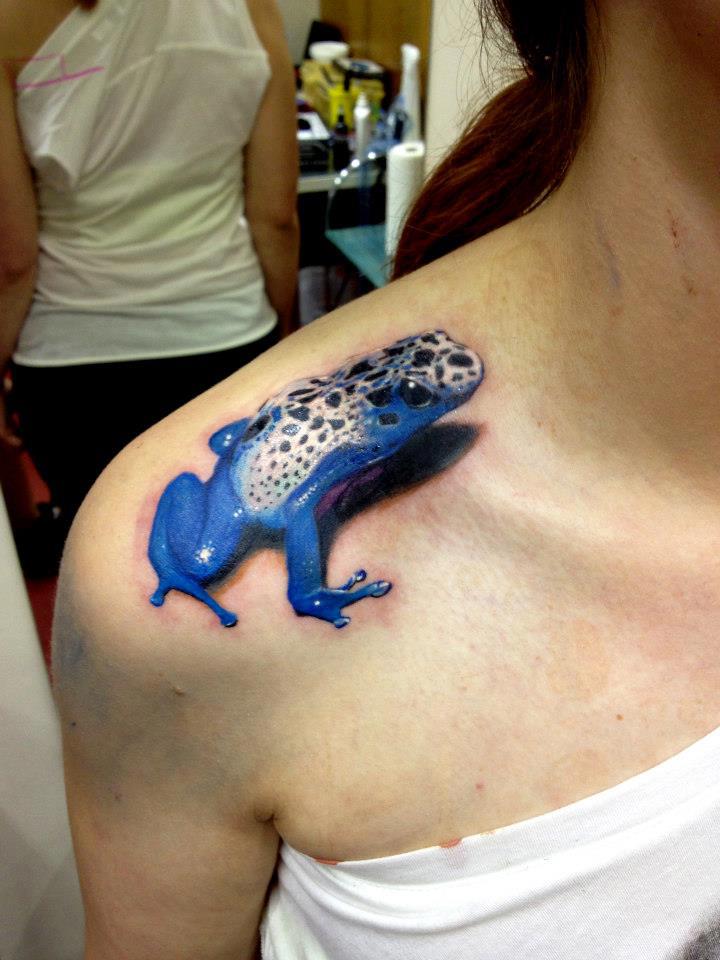 Amazing Blue 3D Frog Tattoo On Girl Shoulder