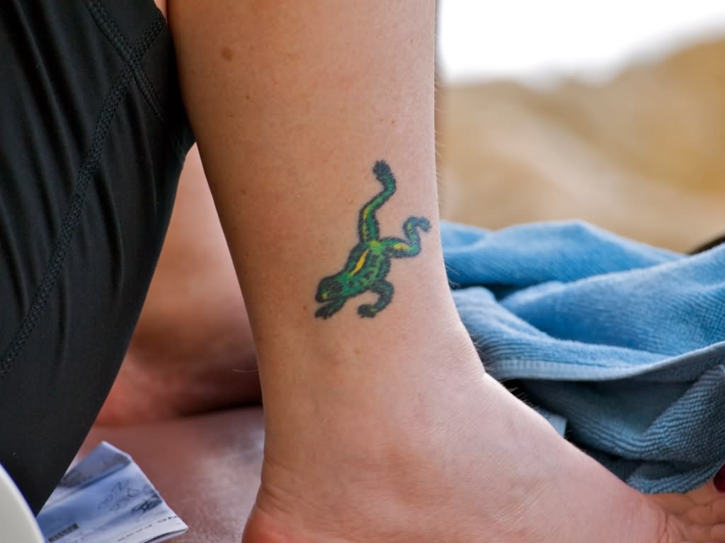 Amazing Frog Tattoo On Leg