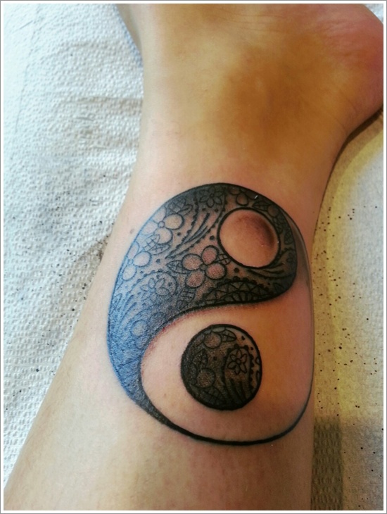 Amazing Yin Yang Tattoo On Leg