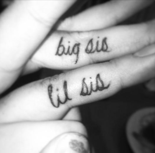 Black Big Sis And Lil Sis Word Tattoo On Finger