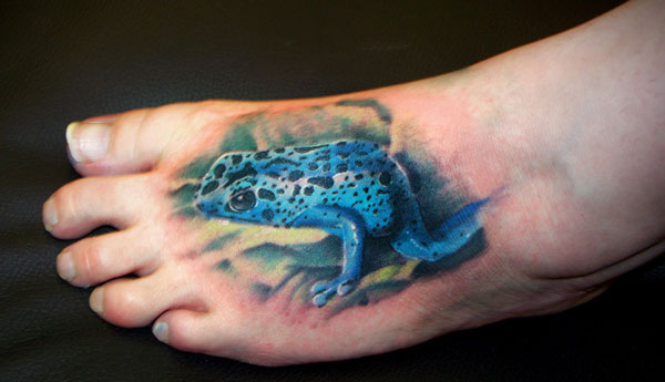Blue And Black 3D Frog Tattoo On Foot