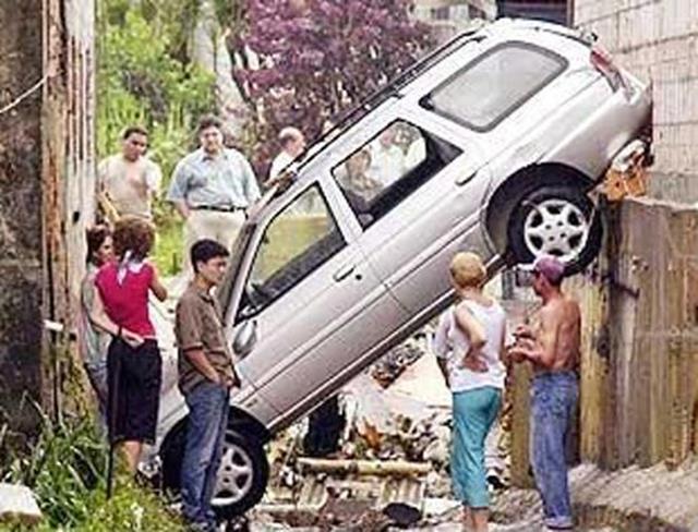 Funny Accident Car Hanging
