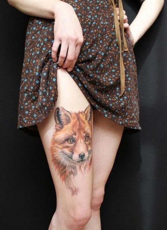 Realistic Fox Head Tattoo On Girl Right Thigh