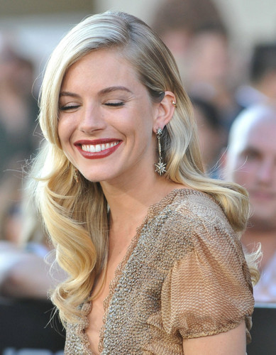 Sienna Miller With Cartilage Piercing On Her Left Ear