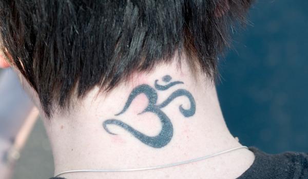 Black Hinduism Om Tattoo On Man Back Neck