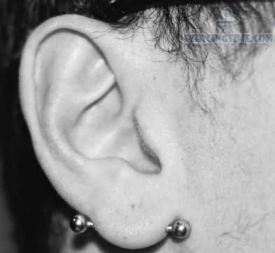 Right Ear Transverse Lobe Piercing Picture