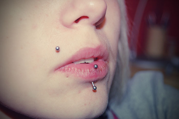 Vertical Labret Piercing by Highpirate