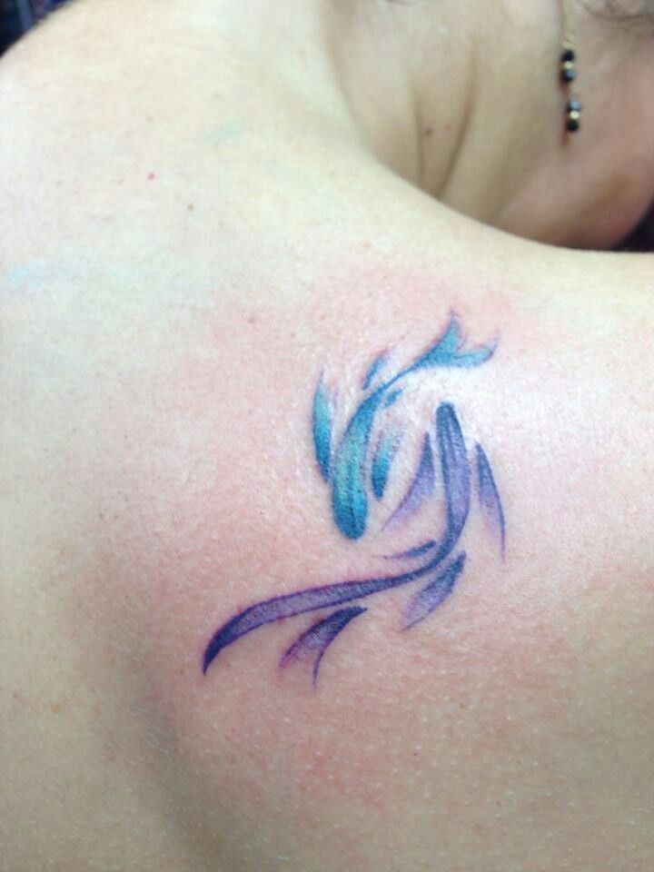 Amazing Blue And Purple Pisces Tattoo On Girl Right Back Shoulder