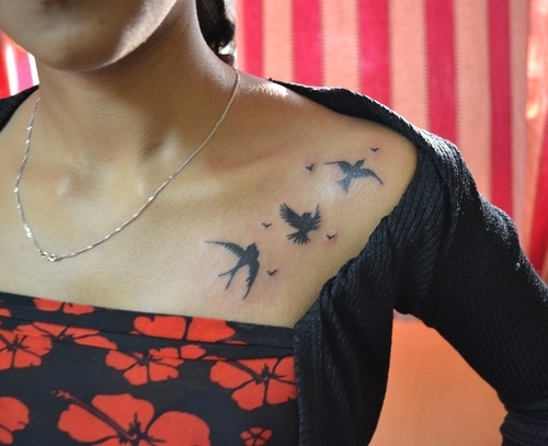 Black Three Flying Birds Tattoo On Girl Collarbone