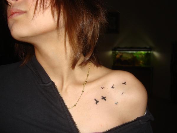 Black Tiny Flying Birds Tattoo On Girl Collarbone