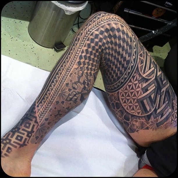 Grey Ink Geometric Tattoo On Full Leg
