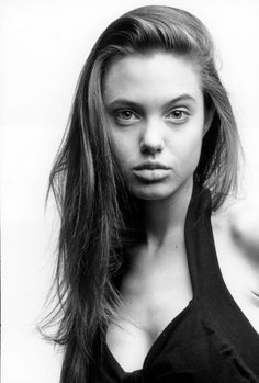 Angelina Jolie s earliest modeling photo 1