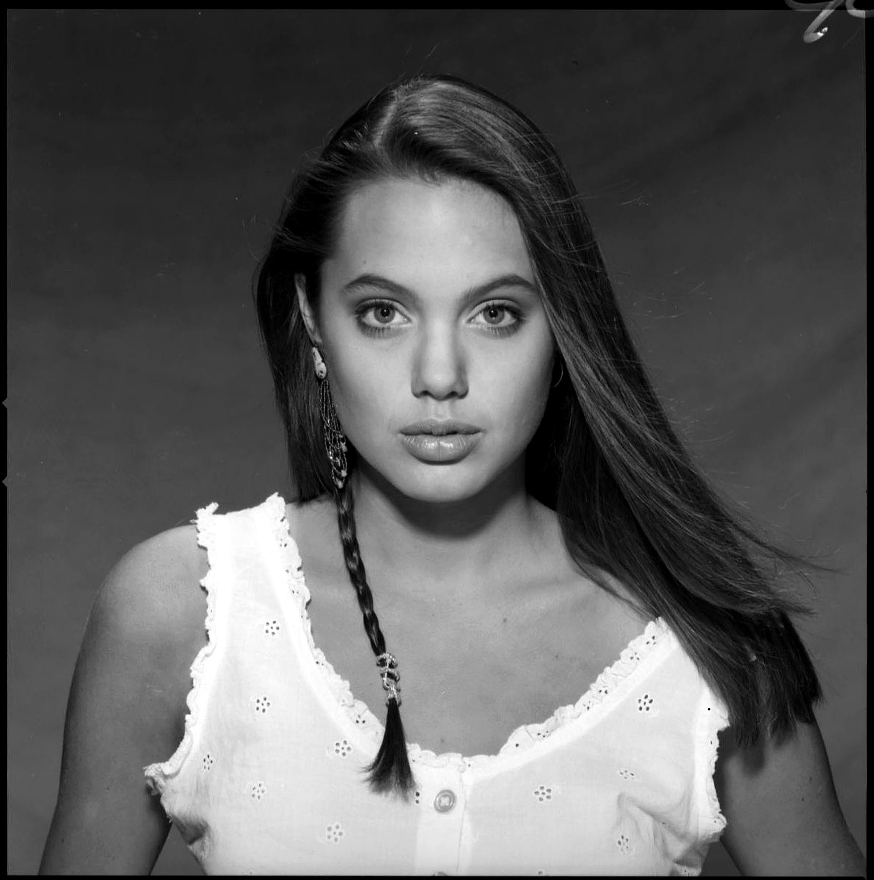 Angelina Jolie s earliest modeling photograph