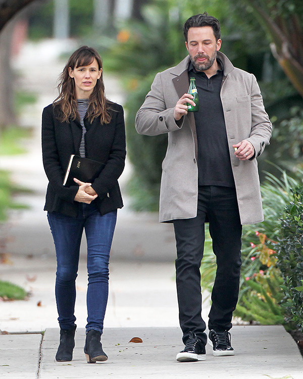 Ben Affleck and Jennifer Garner Walking in Park