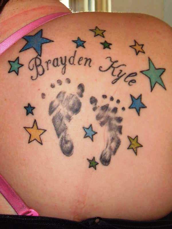 Black Ink Baby Feetprint With Colorful Stars Tattoo On Right Back Shoulder