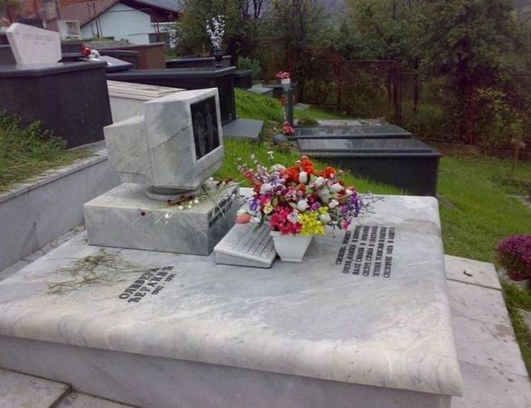 Internet Addiction Tombstone Picture