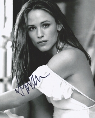 Jennifer Garner Autographed Photo (5)