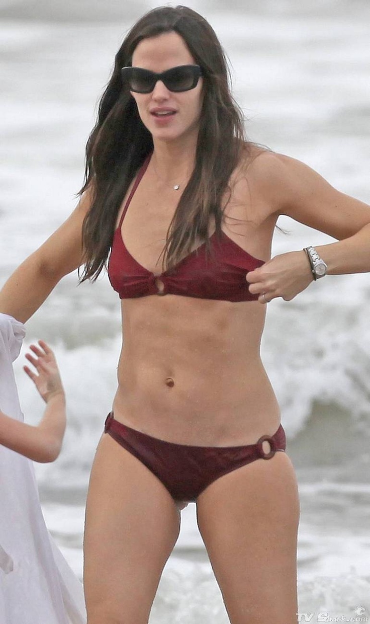 7 Pics of Hot & Sexy Jennifer Garner in red two piece bikini in Hawaii....