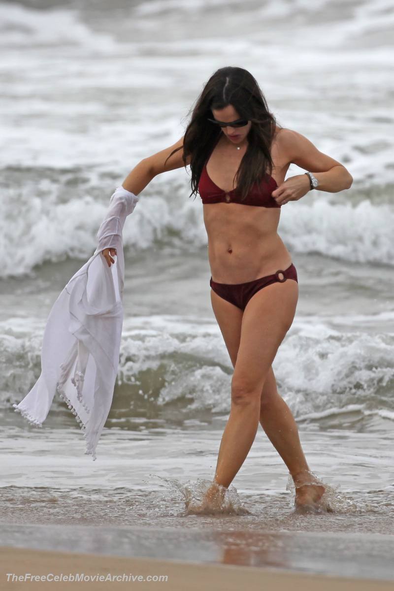 Jennifer Garner wearing a red two piece bikini in Hawaii.