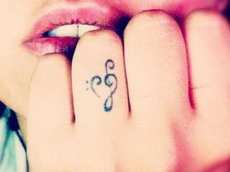 Black Music Heart Tattoo On Girl Finger