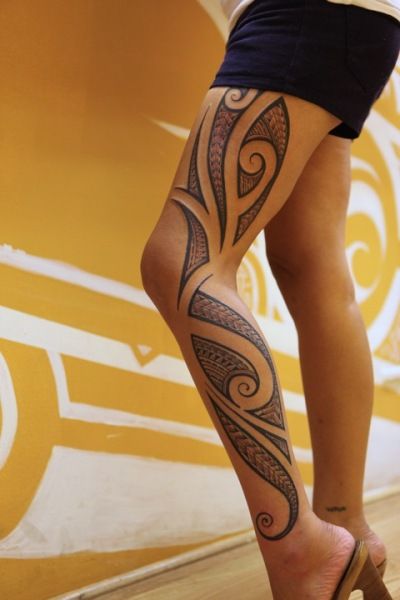 Black Polynesian Design Tattoo On Full Leg