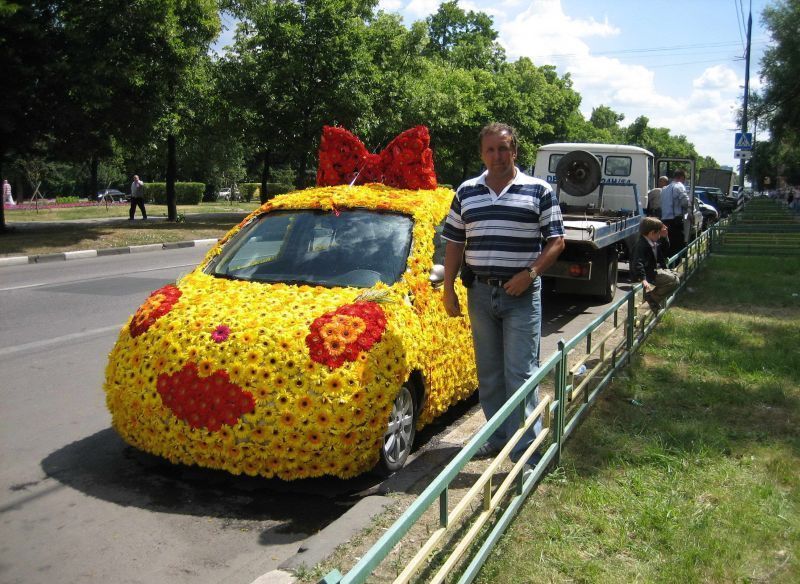 Funny Flower Car Image