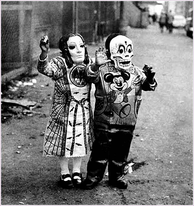 Vintage Halloween Scary Costume Funny Picture