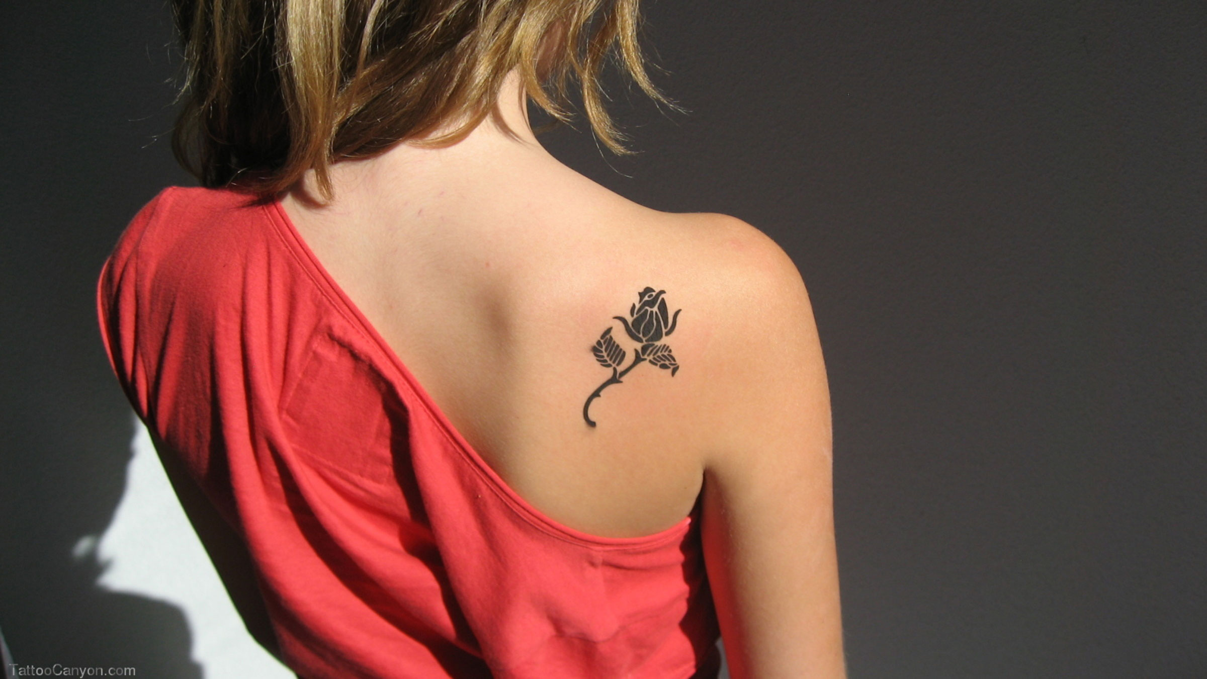 Amazing Black Rose Tattoo On Girl Right Back Shoulder