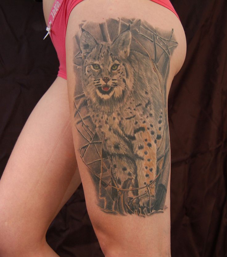 Black And Grey Bobcat Tattoo On Girl Left Side Thigh