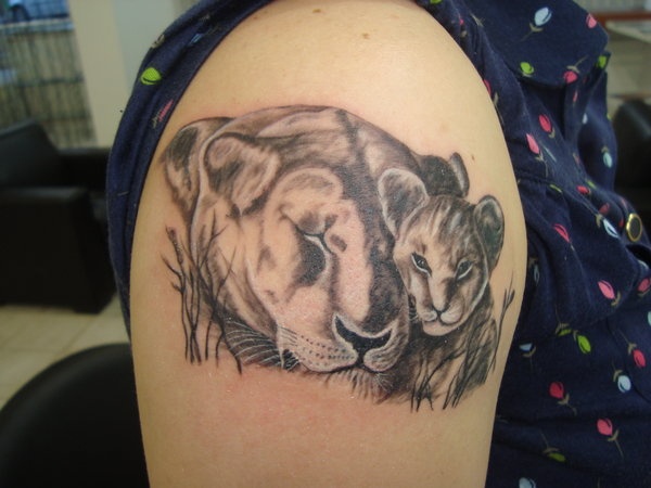 Black Ink Lioness And Cub Tattoo On Right Shoulder By Murat Kaya