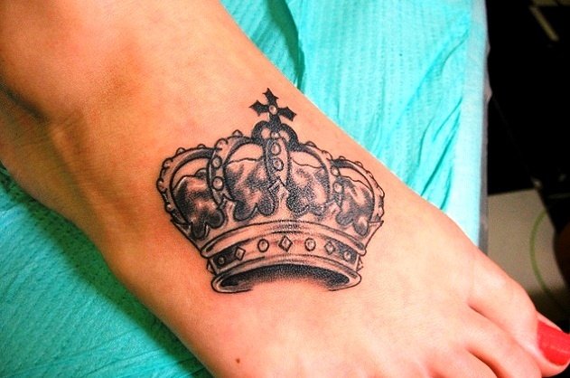 Black Ink Queen Crown Tattoo On Girl Foot