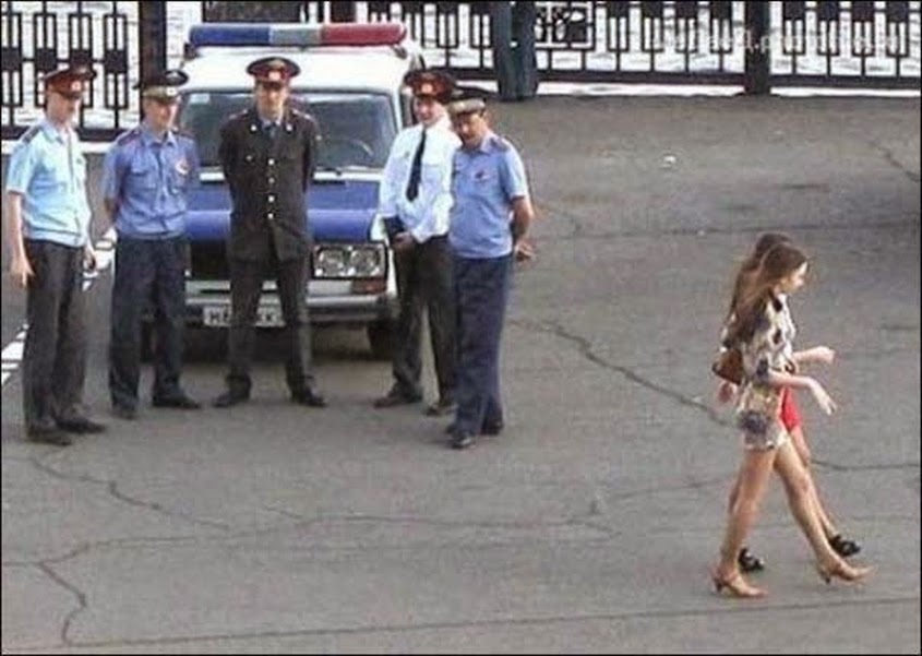 Cops Looking Girls Funny Picture