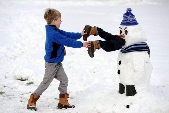 Snowman Eating Own Foot Funny Picture