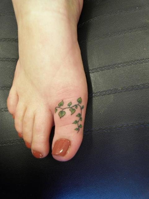 Green Ink Vine Tattoo On Girl Toe