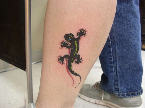 Awesome 3D Gecko Tattoo On Leg
